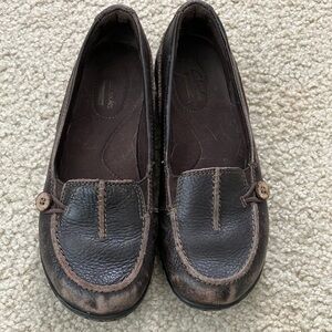 Clarks Ashland Scurry shoes (brown)